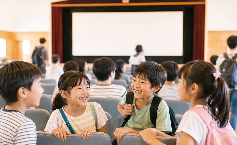 夏休みの映画上映会は、子どもたちにとって楽しみなイベントのひとつ